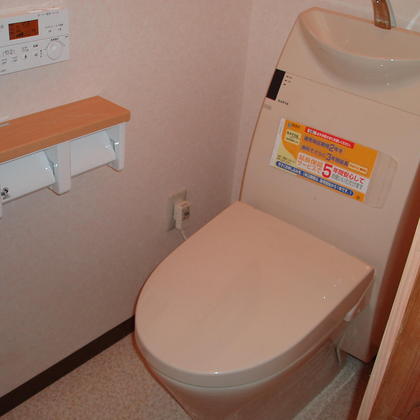N様邸。和式トイレから洋式トイレへのリフォーム事例です。