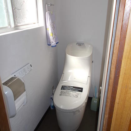 Ｋ様邸。簡易トイレから洋式トイレへのリフォーム事例です。